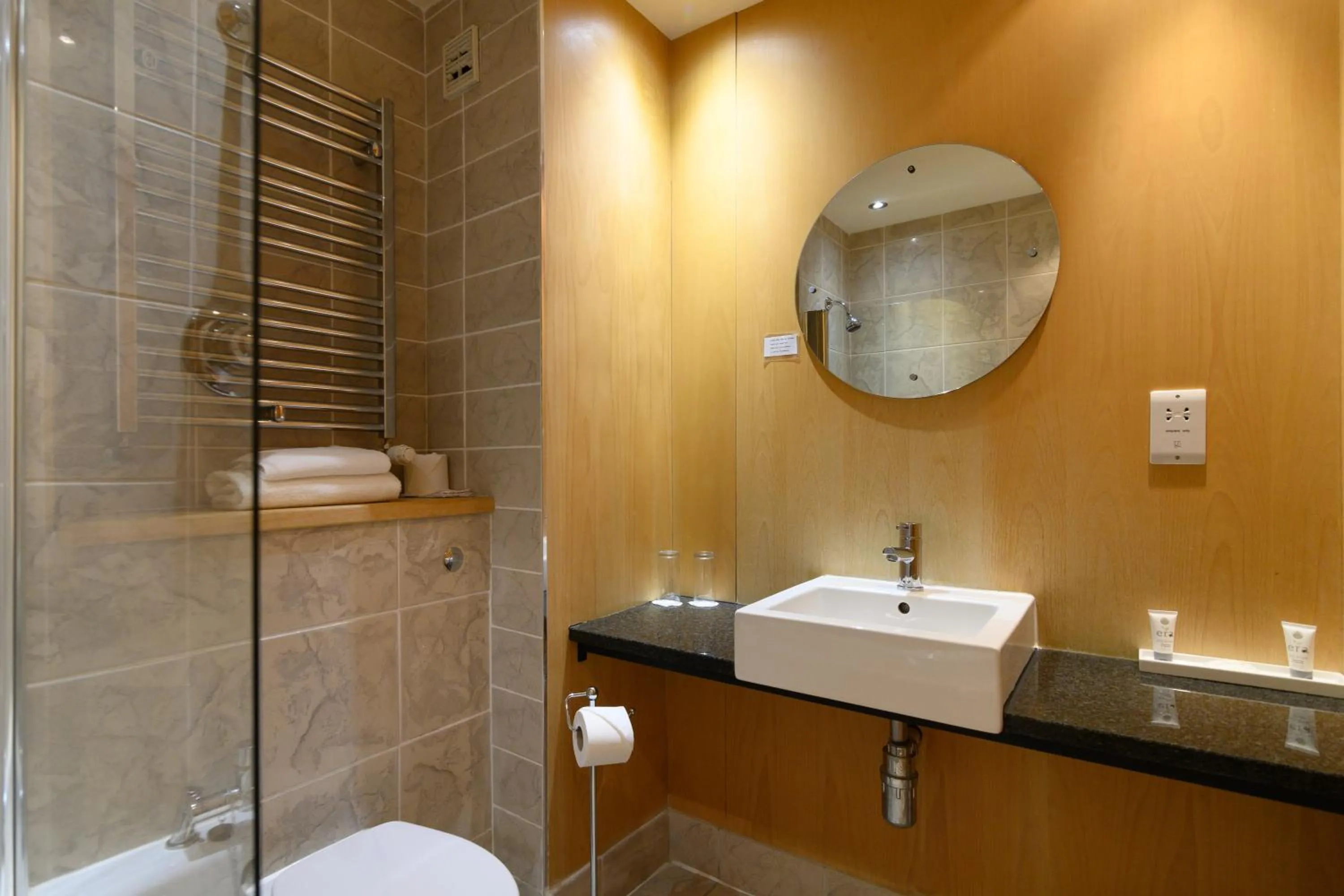 Bathroom in Glynhill Hotel & Spa near Glasgow Airport