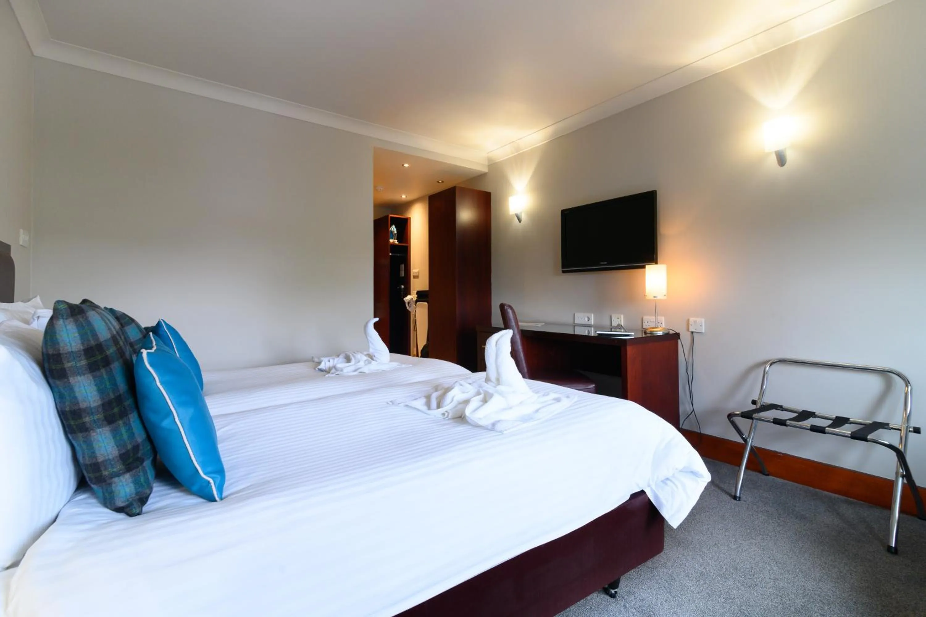 Bed in Glynhill Hotel & Spa near Glasgow Airport