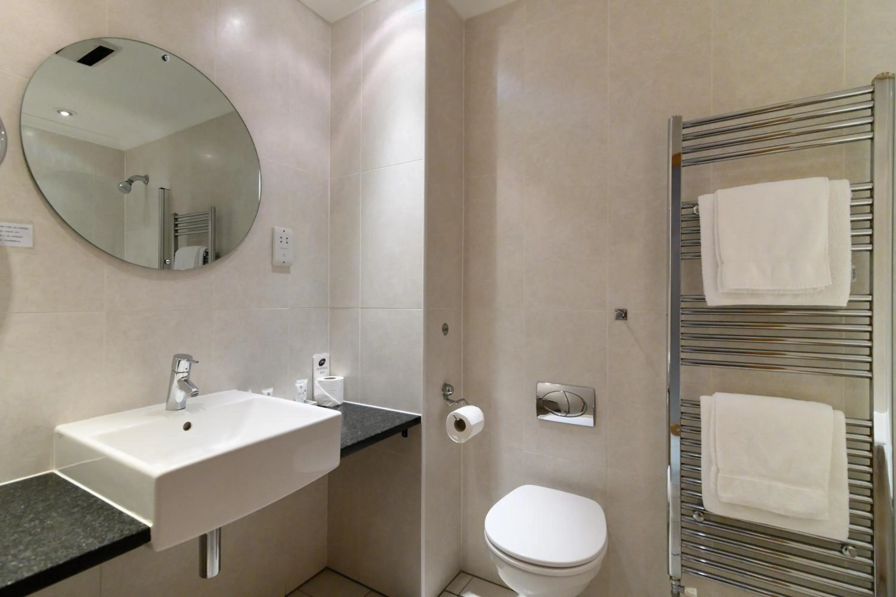 Bathroom in Glynhill Hotel & Spa near Glasgow Airport