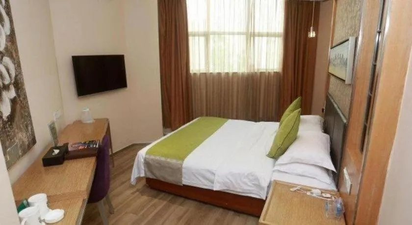 Bed in GreenTree Alliance Shenzhen Shekou Sea World Taizi Road Hotel