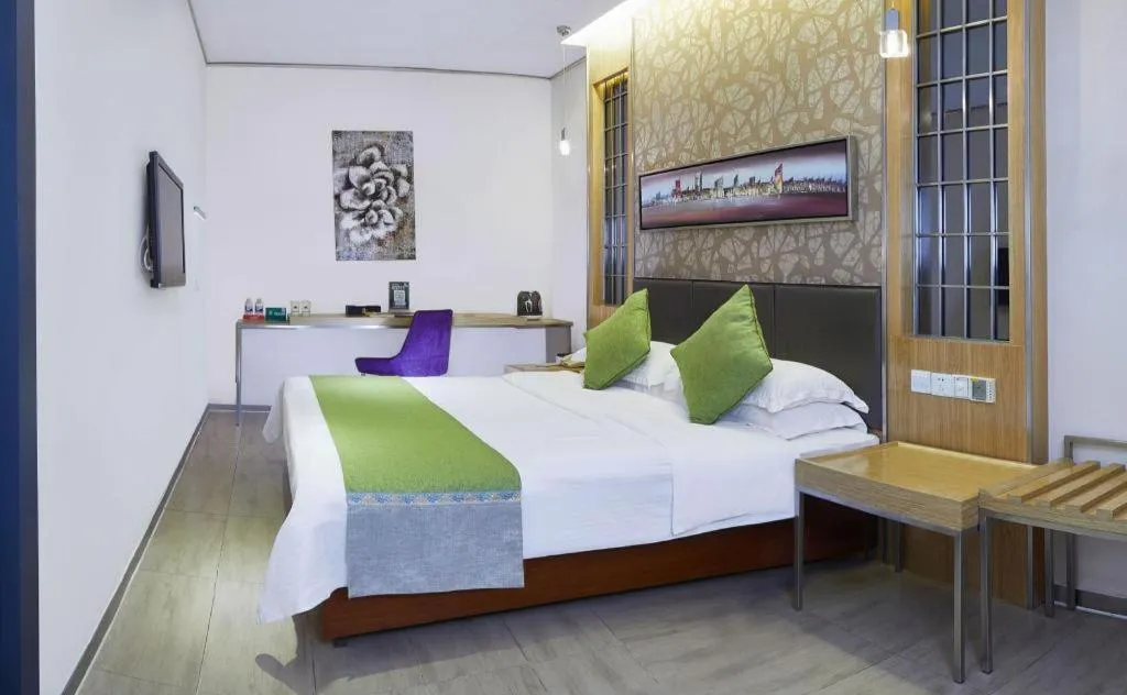 Bed in GreenTree Alliance Shenzhen Shekou Sea World Taizi Road Hotel