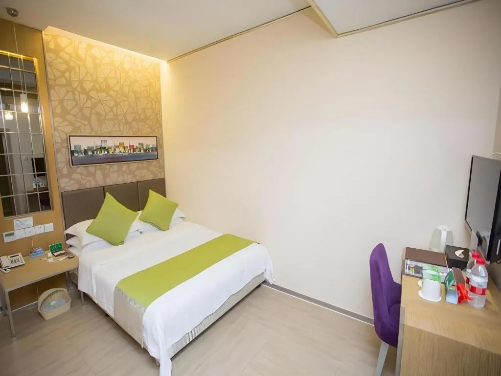 Bed in GreenTree Alliance Shenzhen Shekou Sea World Taizi Road Hotel