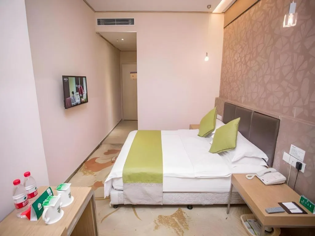 Bed in GreenTree Alliance Shenzhen Shekou Sea World Taizi Road Hotel