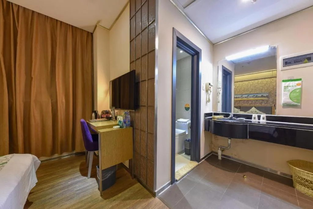 Bed in GreenTree Alliance Shenzhen Shekou Sea World Taizi Road Hotel