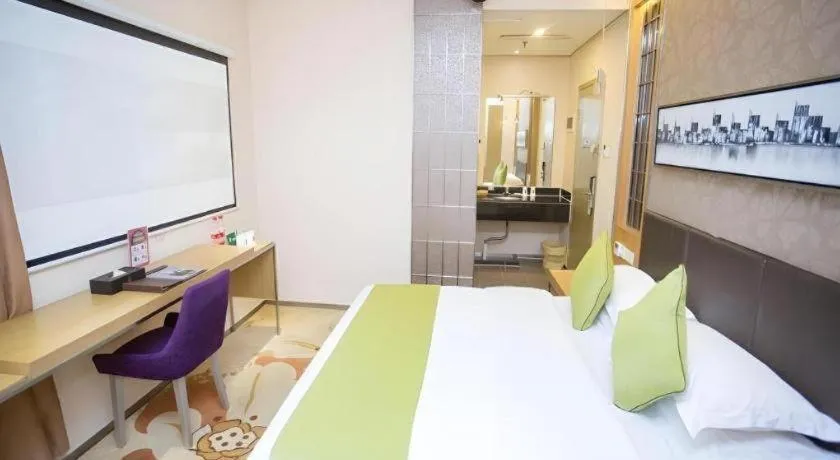 Bed in GreenTree Alliance Shenzhen Shekou Sea World Taizi Road Hotel