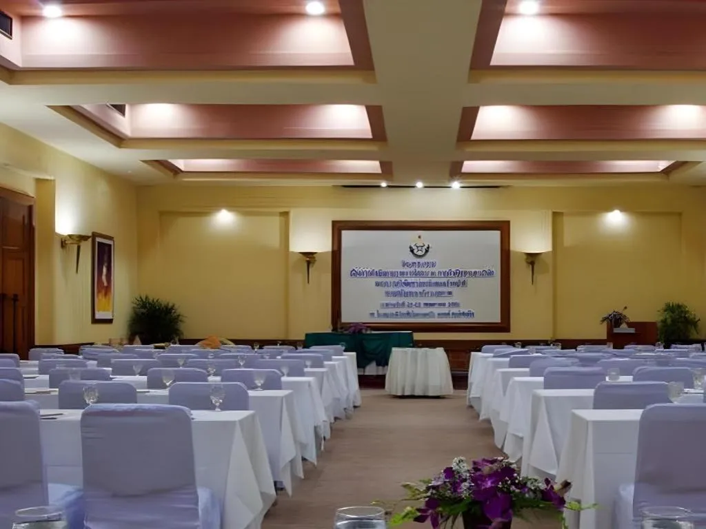 Lake View Hotel And Golf Club