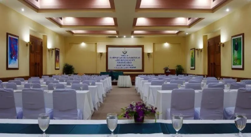 Lake View Hotel And Golf Club