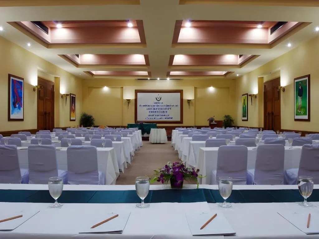 Lake View Hotel And Golf Club