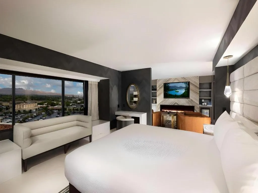 Bed in Peppermill Resort Spa Casino