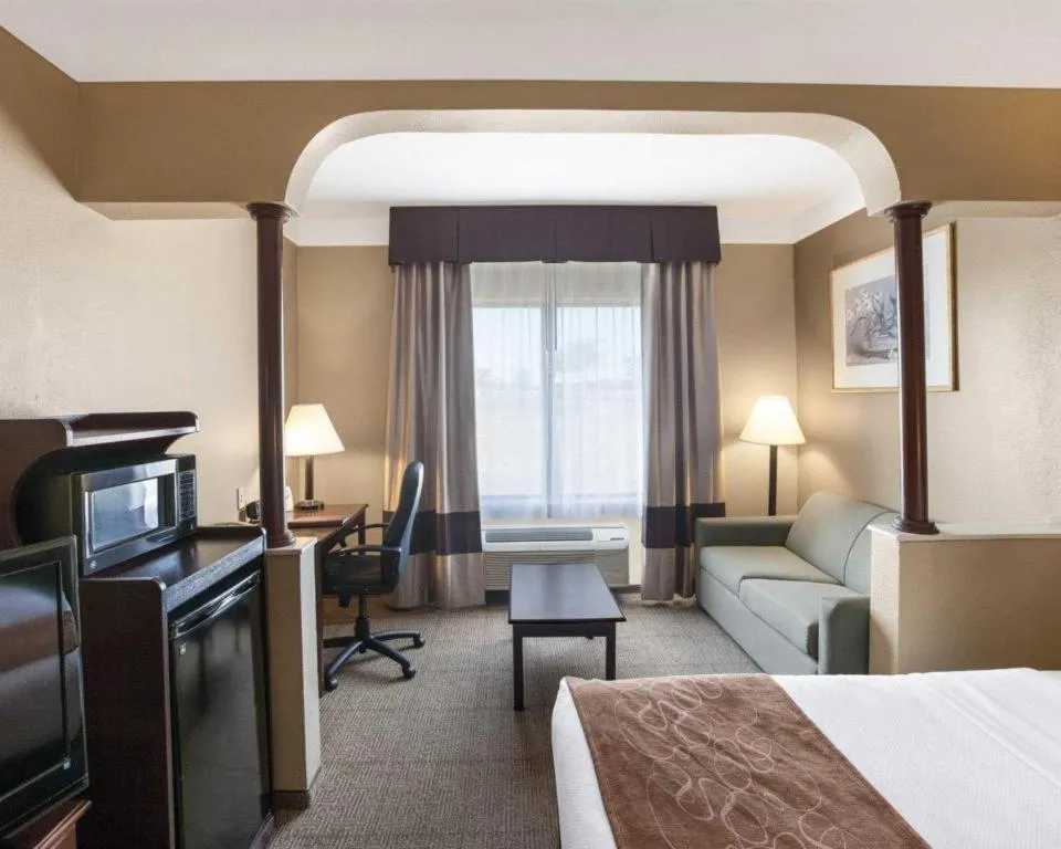 Bed in Comfort Suites