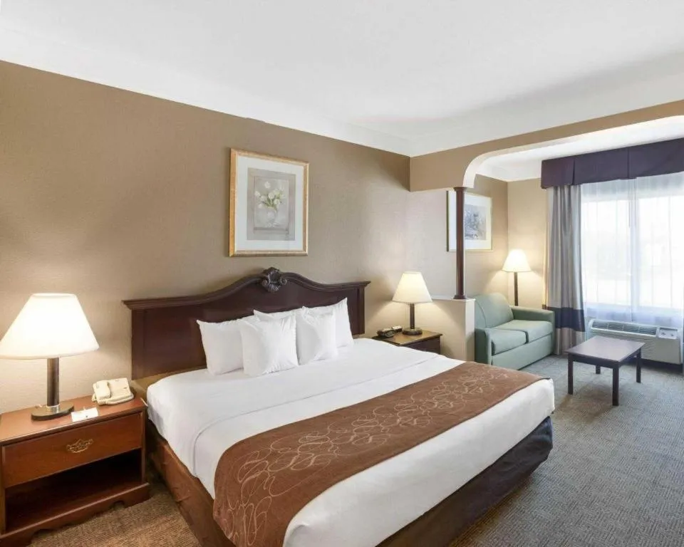Bed in Comfort Suites