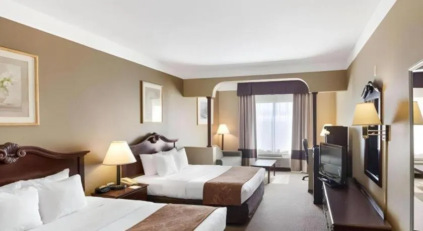 Bed in Comfort Suites Plainview