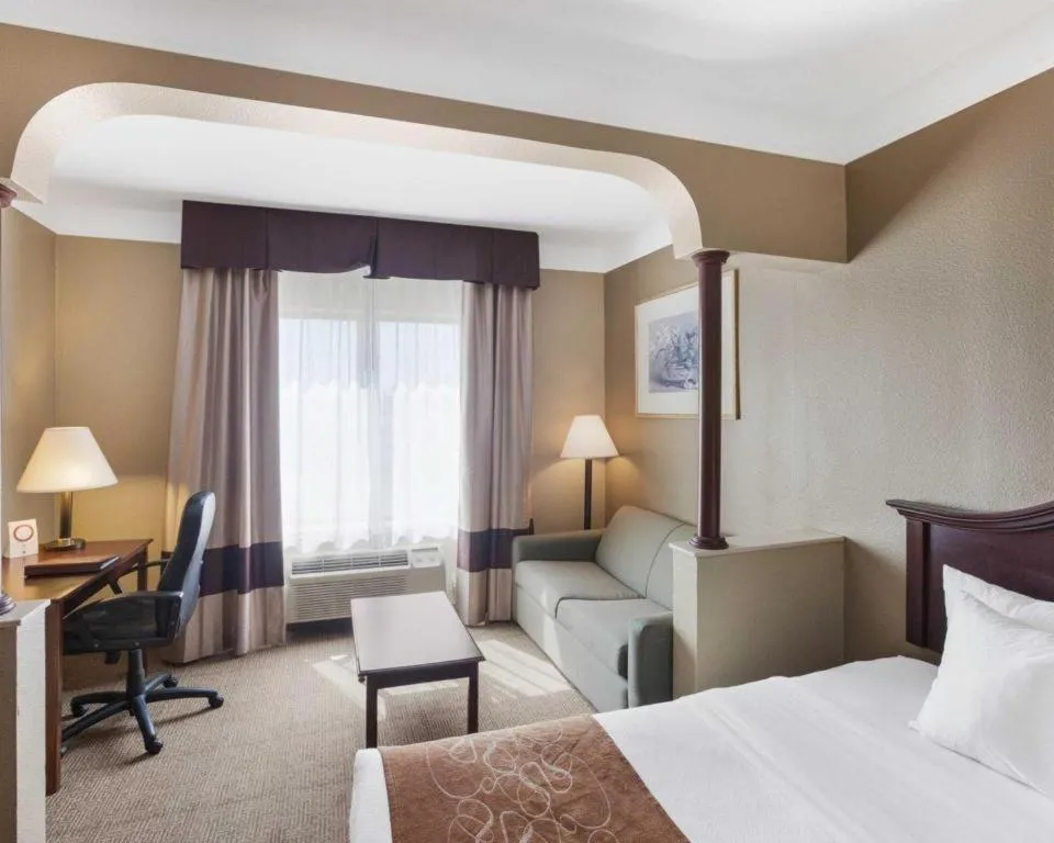 Bed in Comfort Suites