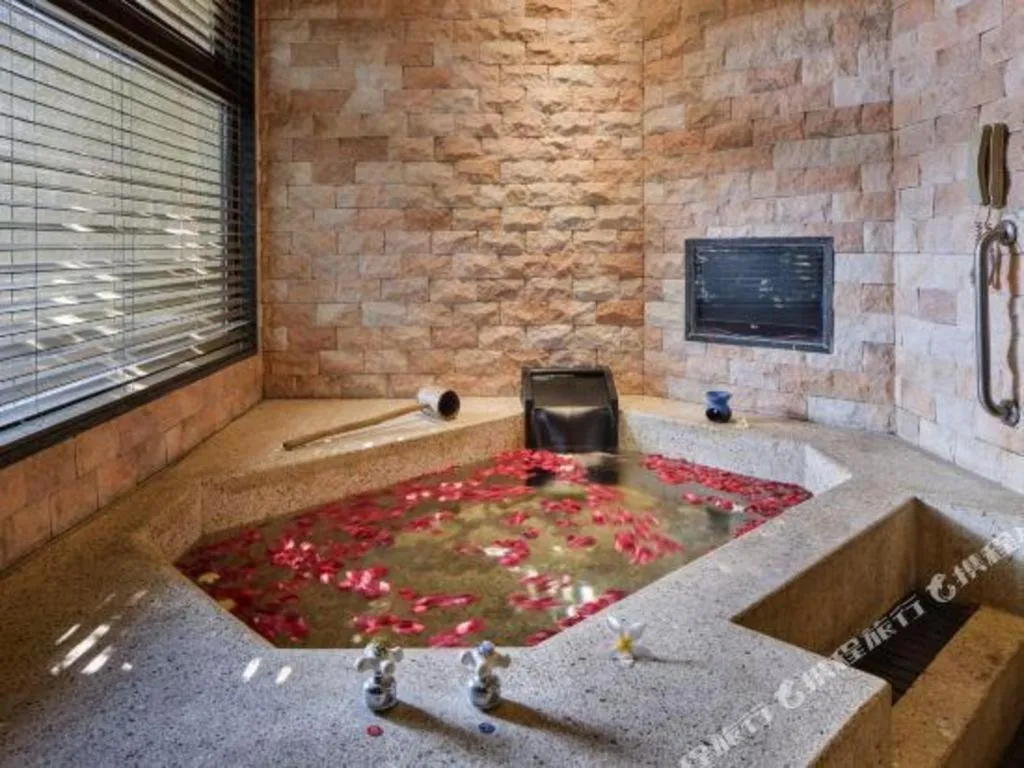 Riyuegu Hotsprings Resort