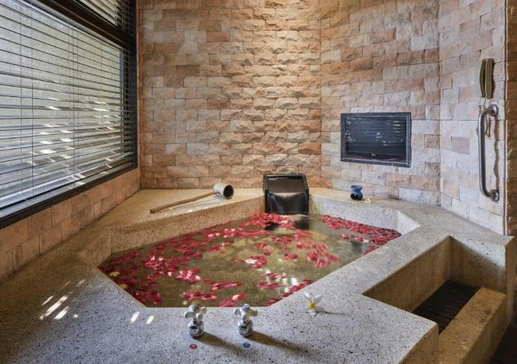 Riyuegu Hotsprings Resort