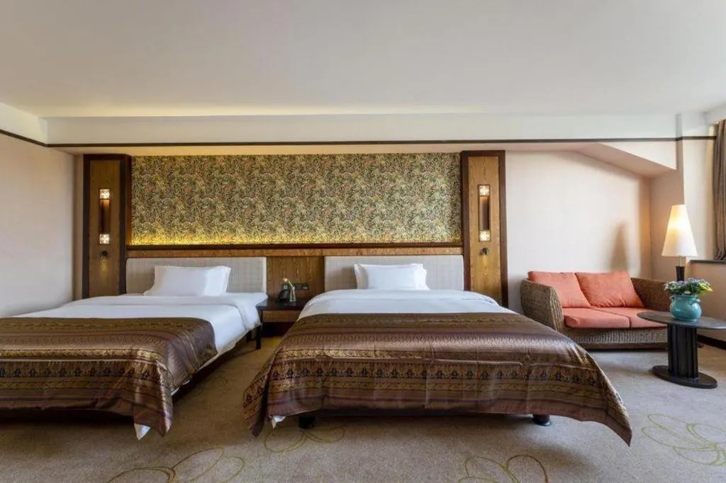 Bed in Riyuegu Hotsprings Resort