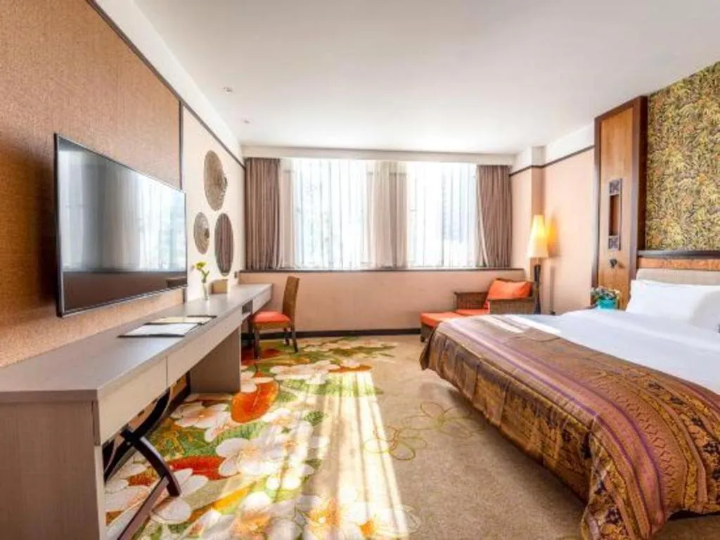 Bed in Riyuegu Hotsprings Resort