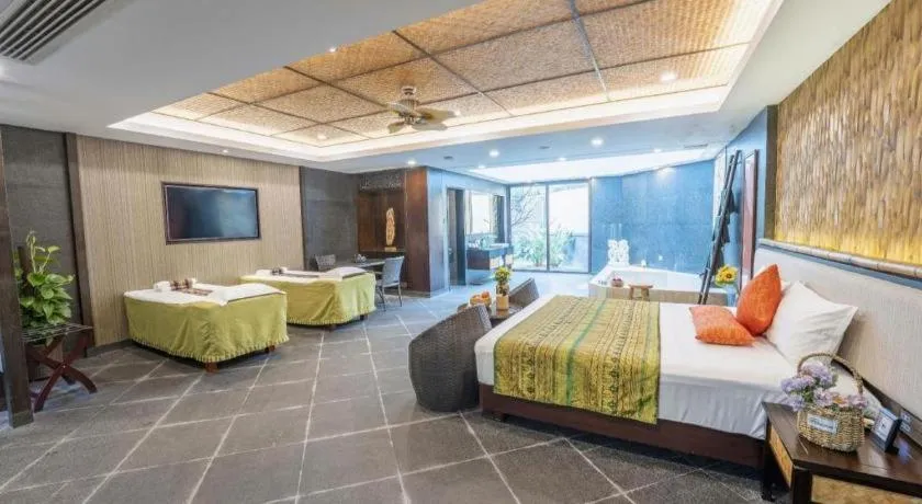 Bed in Riyuegu Hotsprings Resort