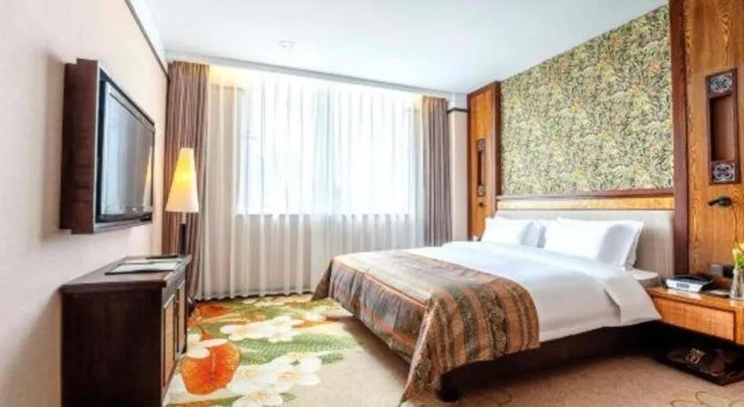 Bed in Riyuegu Hotsprings Resort