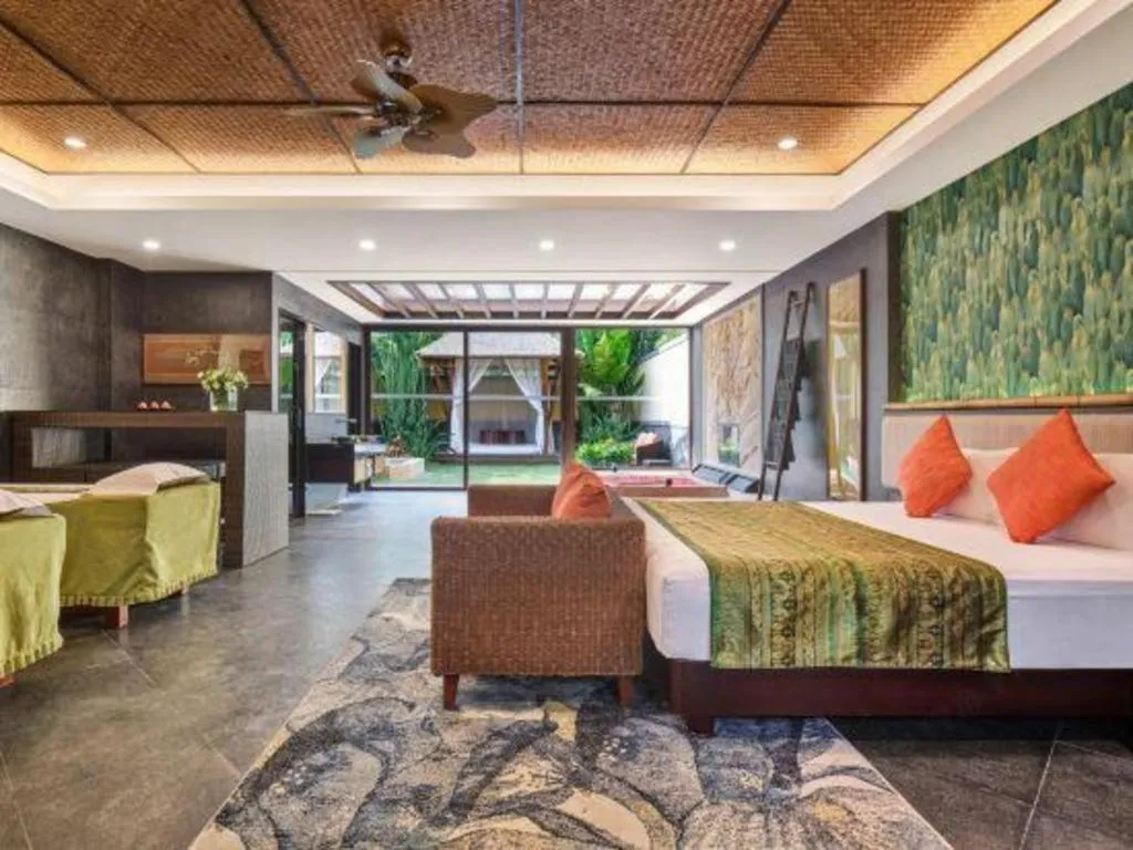 Bed in Riyuegu Hotsprings Resort