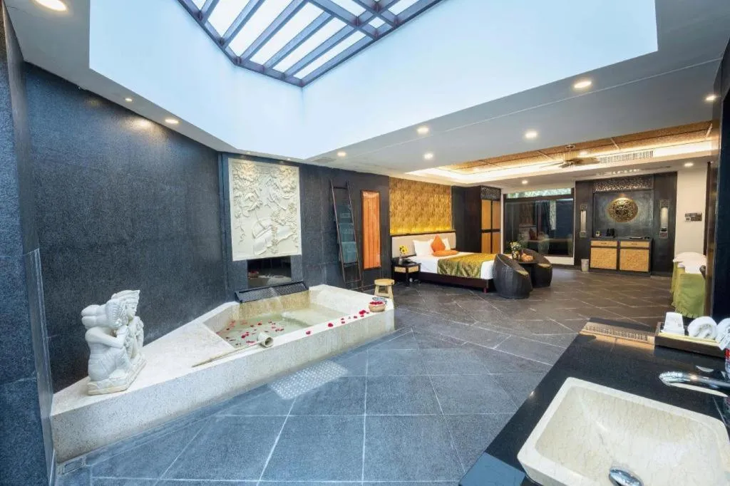 Riyuegu Hotsprings Resort