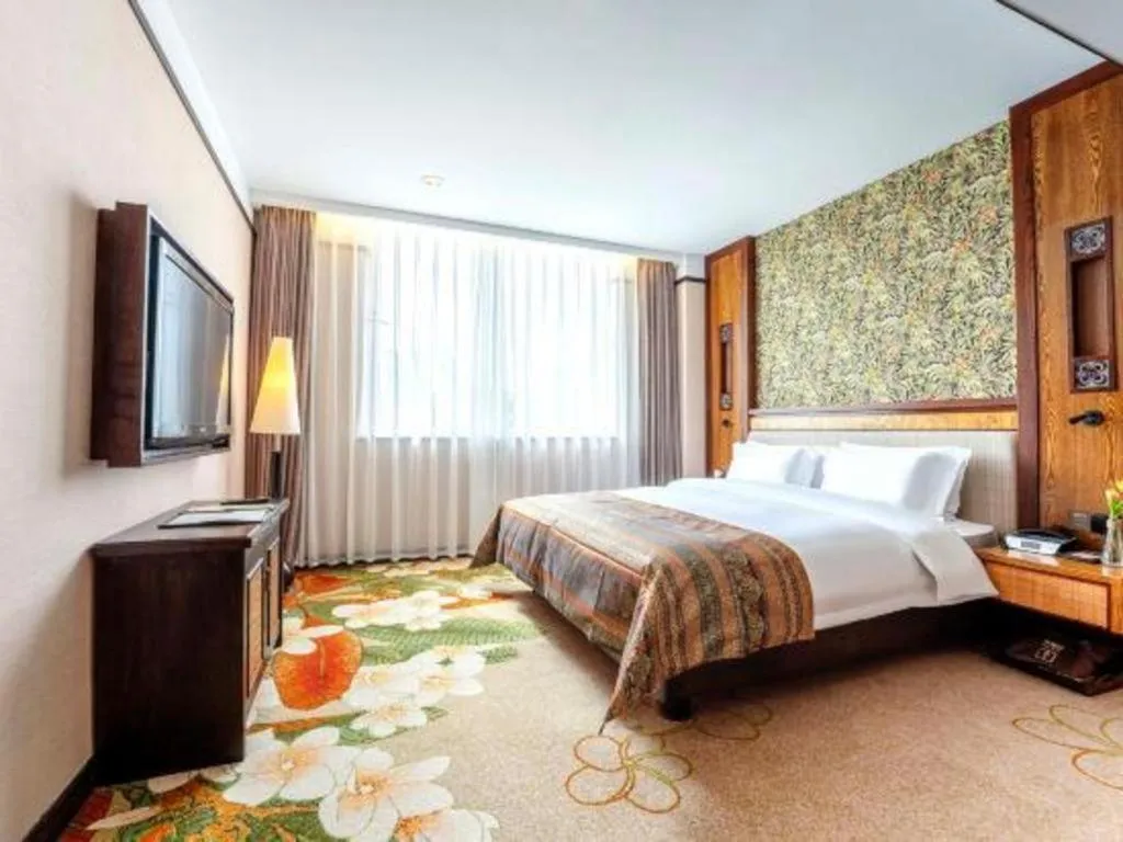 Bed in Riyuegu Hotsprings Resort