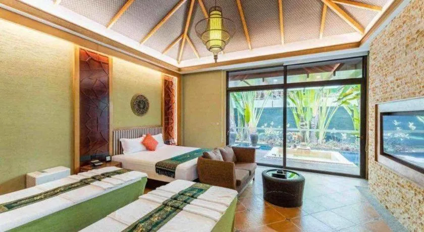 Bed in Riyuegu Hotsprings Resort