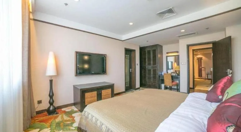 Bed in Riyuegu Hotsprings Resort