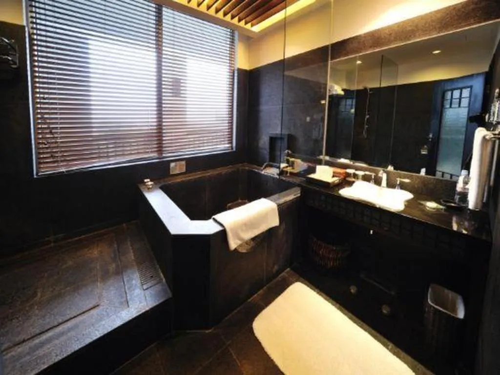 Riyuegu Hotsprings Resort