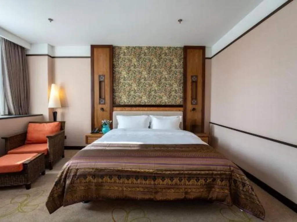 Bed in Riyuegu Hotsprings Resort