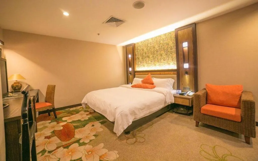 Bed in Riyuegu Hotsprings Resort