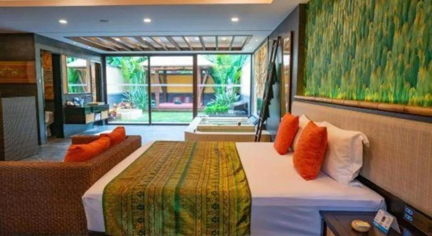 Bed in Riyuegu Hotsprings Resort