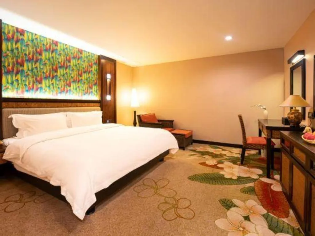 Bed in Riyuegu Hotsprings Resort