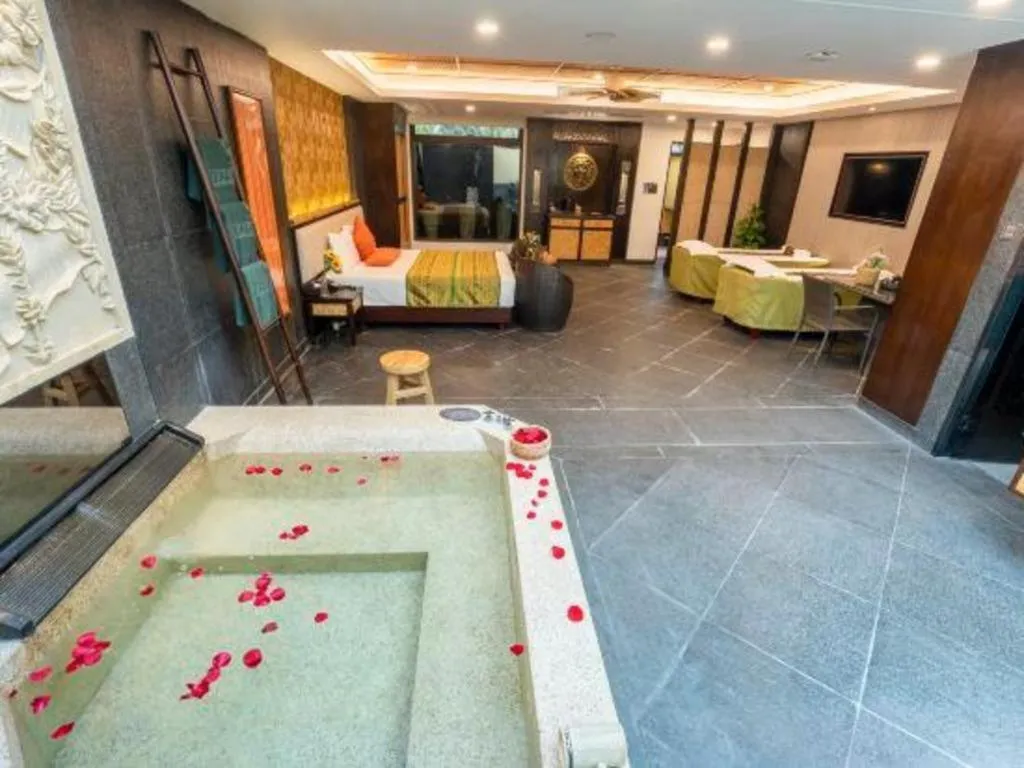 Riyuegu Hotsprings Resort