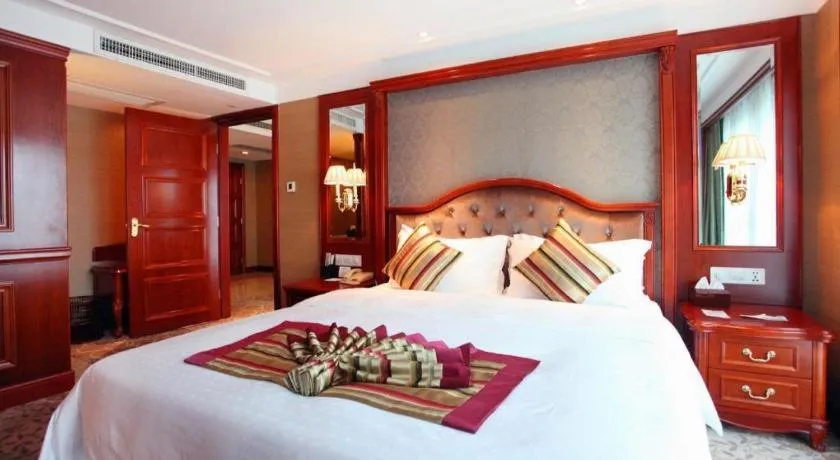 Bed in Xiamen Jingmin Central Hotel