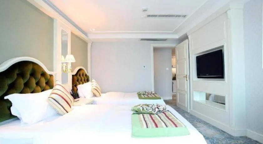 Bed in Xiamen Jingmin Central Hotel