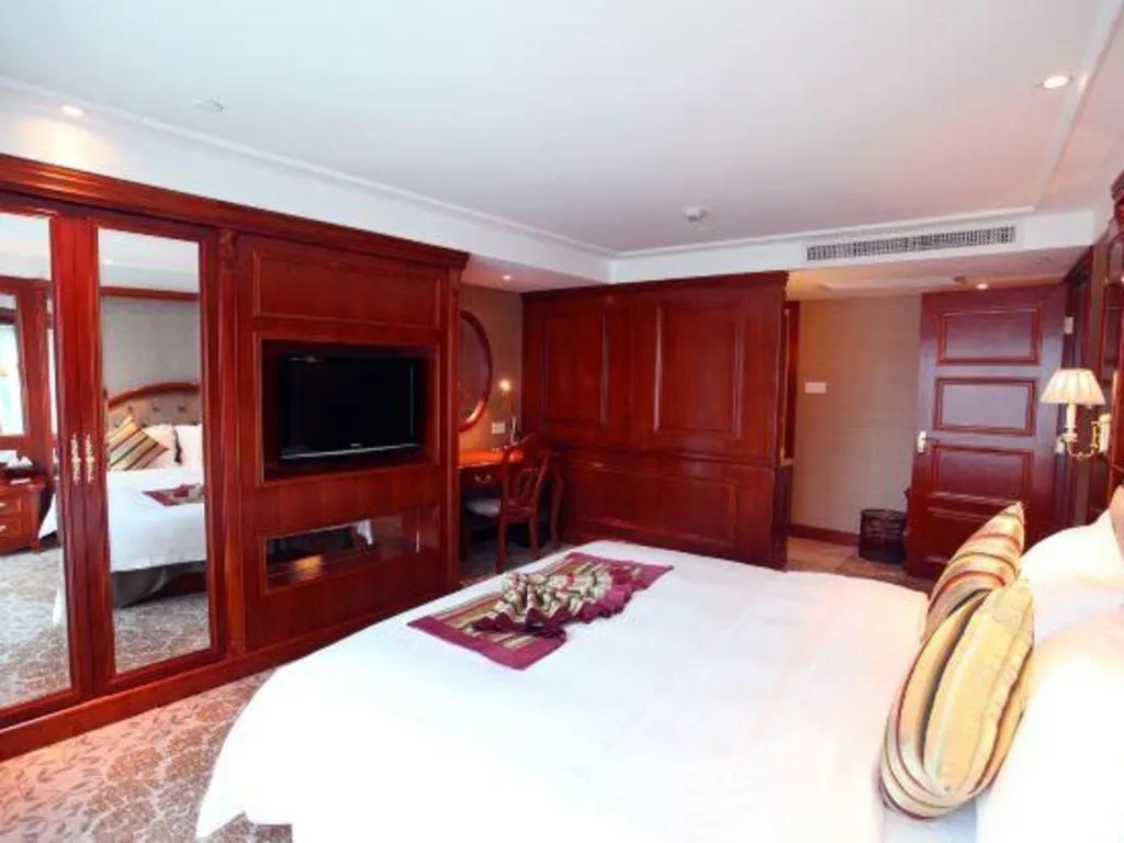 Bed in Xiamen Jingmin Central Hotel