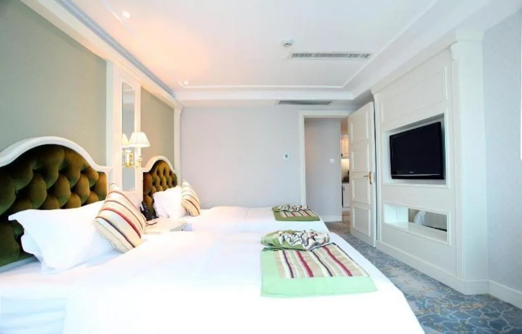 Bed in Xiamen Jingmin Central Hotel