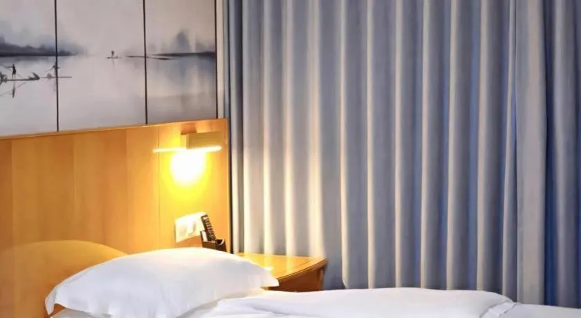 Bed in Xiamen Jingmin Central Hotel