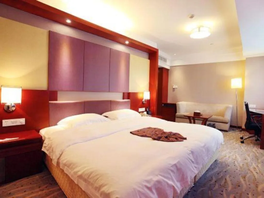 Bed in Xiamen Jingmin Central Hotel