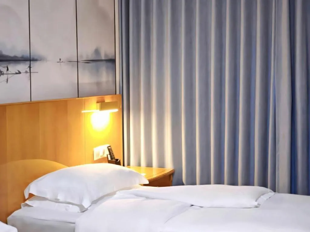 Bed in Xiamen Jingmin Central Hotel