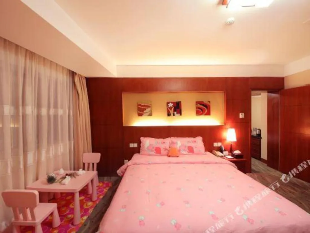 Bed in Xiamen Jingmin Central Hotel