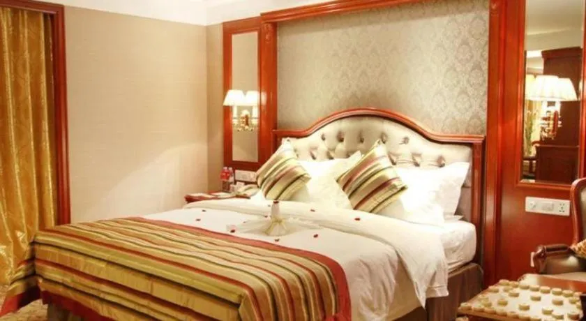 Bed in Xiamen Jingmin Central Hotel