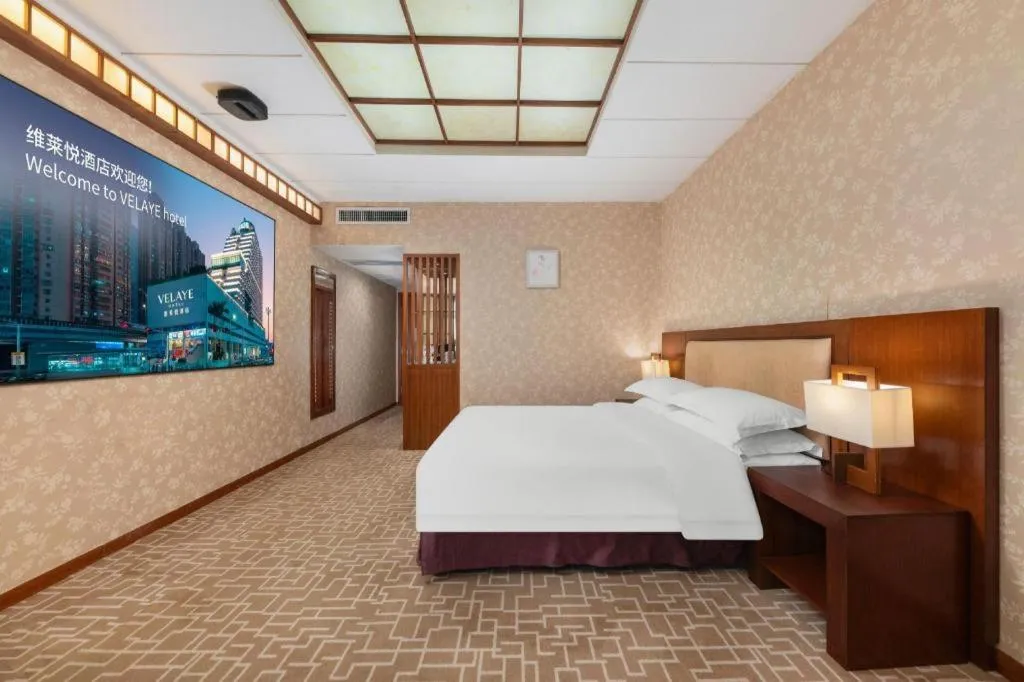 Bed in Century Plaza Hotel