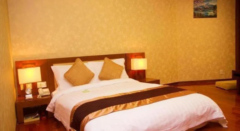 Bed in Century Plaza Hotel