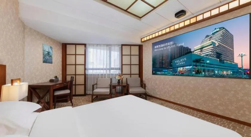 Bed in Century Plaza Hotel