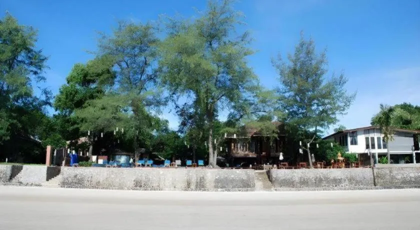 Baan Talay Dao Resort