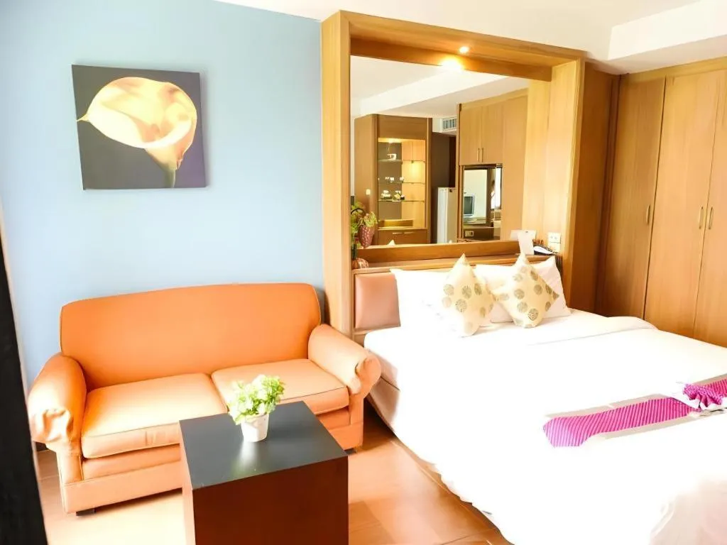 Bed in Best Comfort Bangkok Hotel