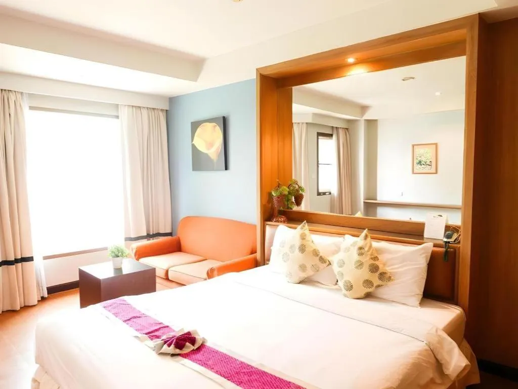 Bed in Best Comfort Bangkok Hotel