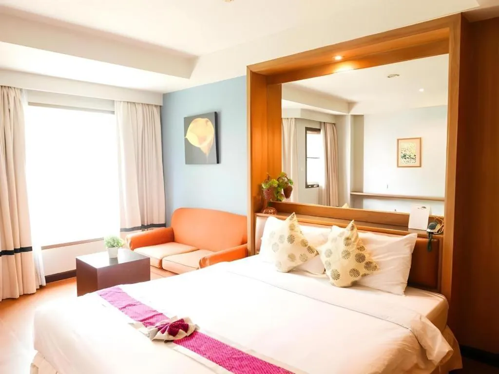 Bed in Best Comfort Bangkok Hotel